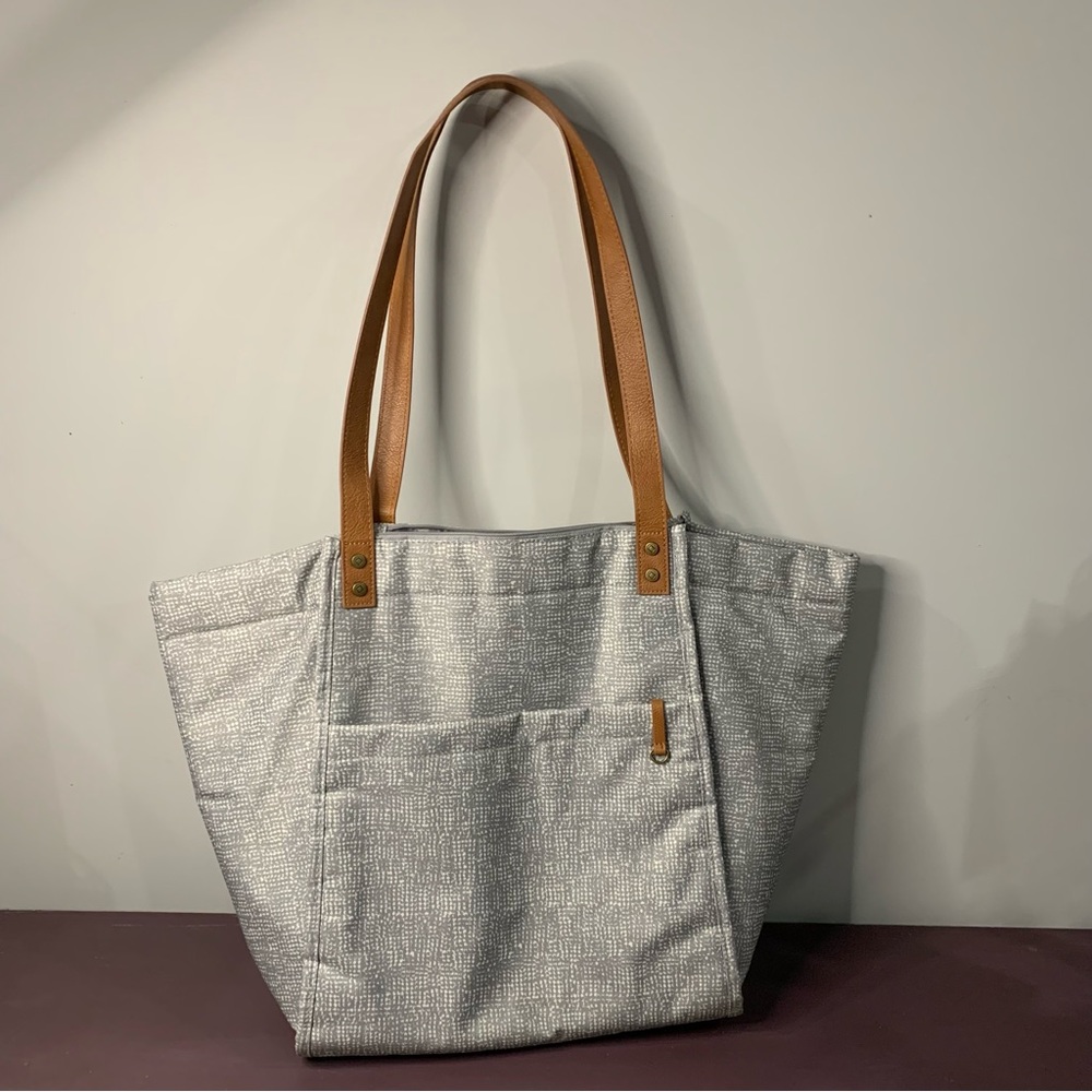 Thirty-One Classic Tote in Gray
